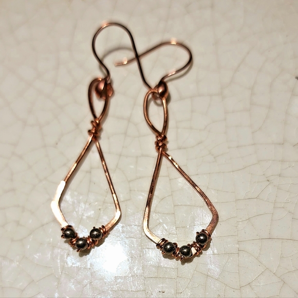 Copper Knot with 3 hematite stationary beads dangle earrings. - Picture 7 of 7